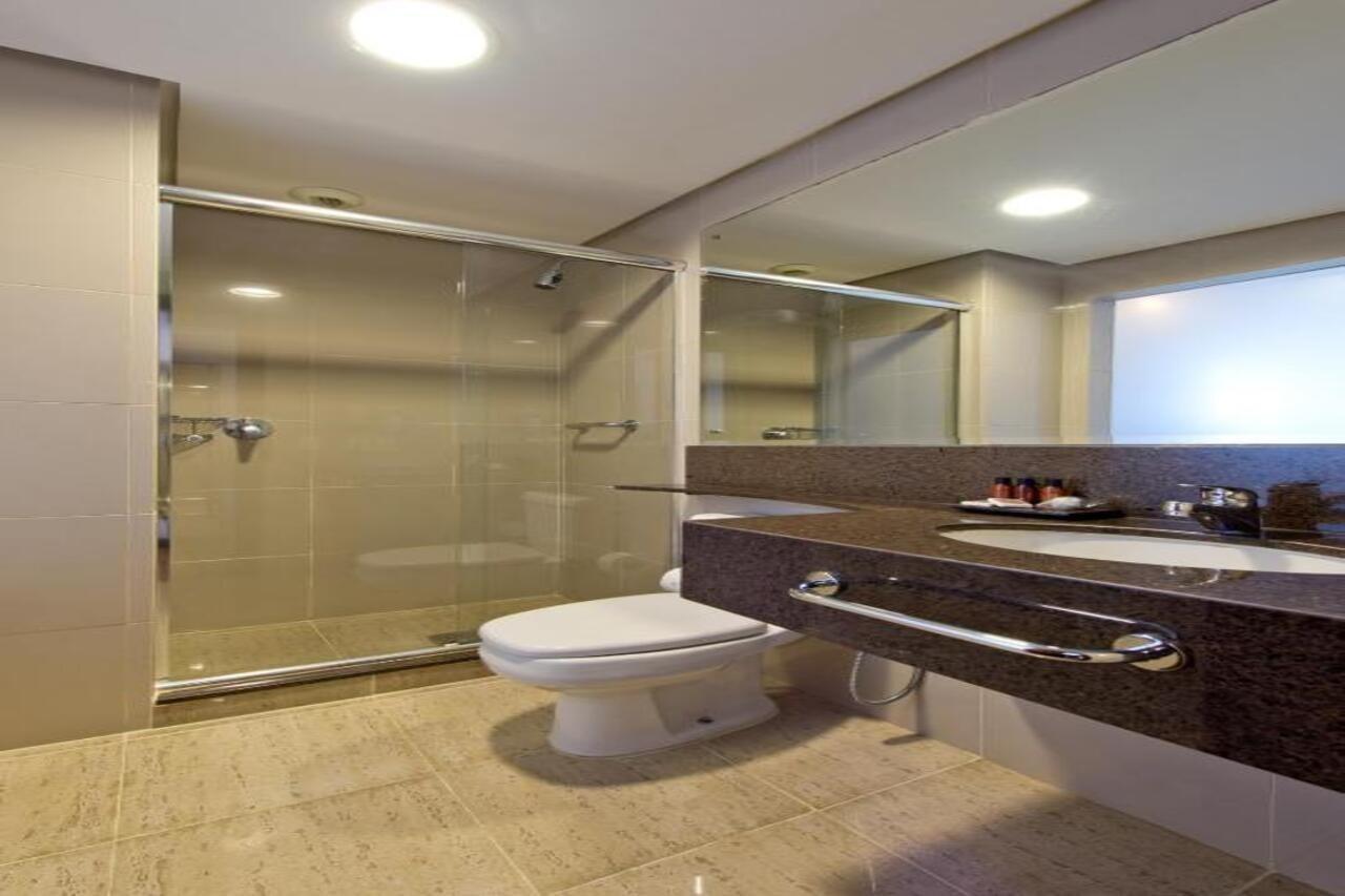머제스틱 팰리스 호텔 Florianópolis 외부 사진 A modern bathroom
