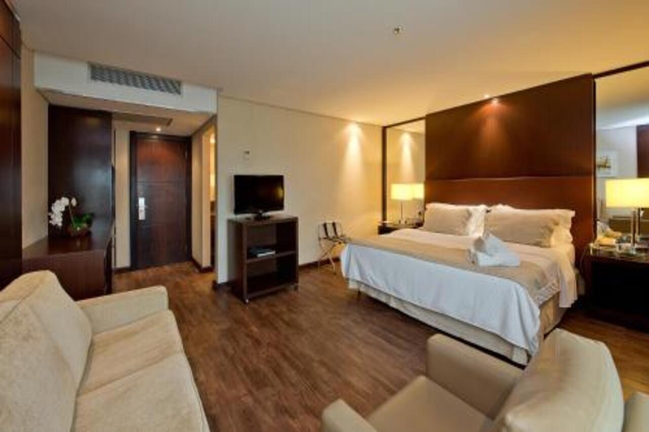 머제스틱 팰리스 호텔 Florianópolis 외부 사진 A room at the hotel