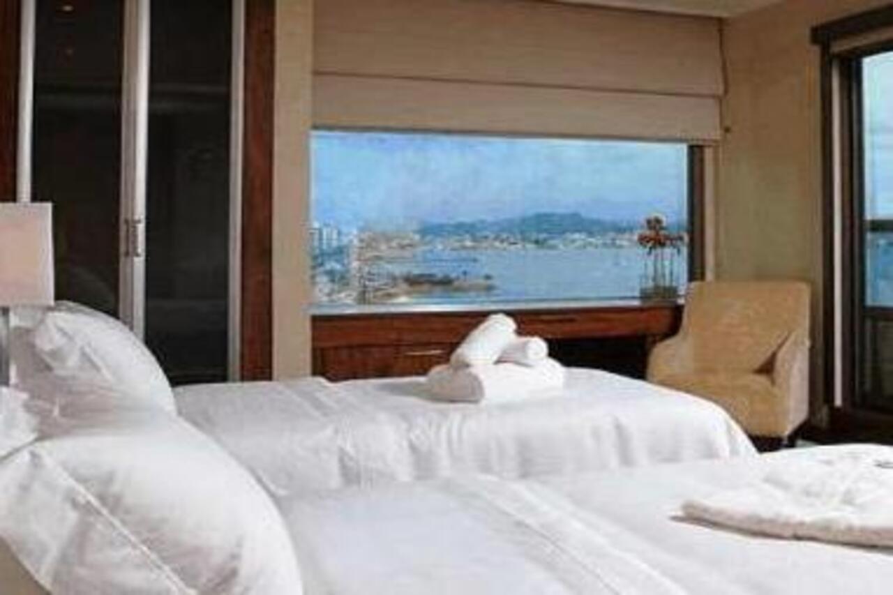 머제스틱 팰리스 호텔 Florianópolis 외부 사진 A bedroom at the hotel