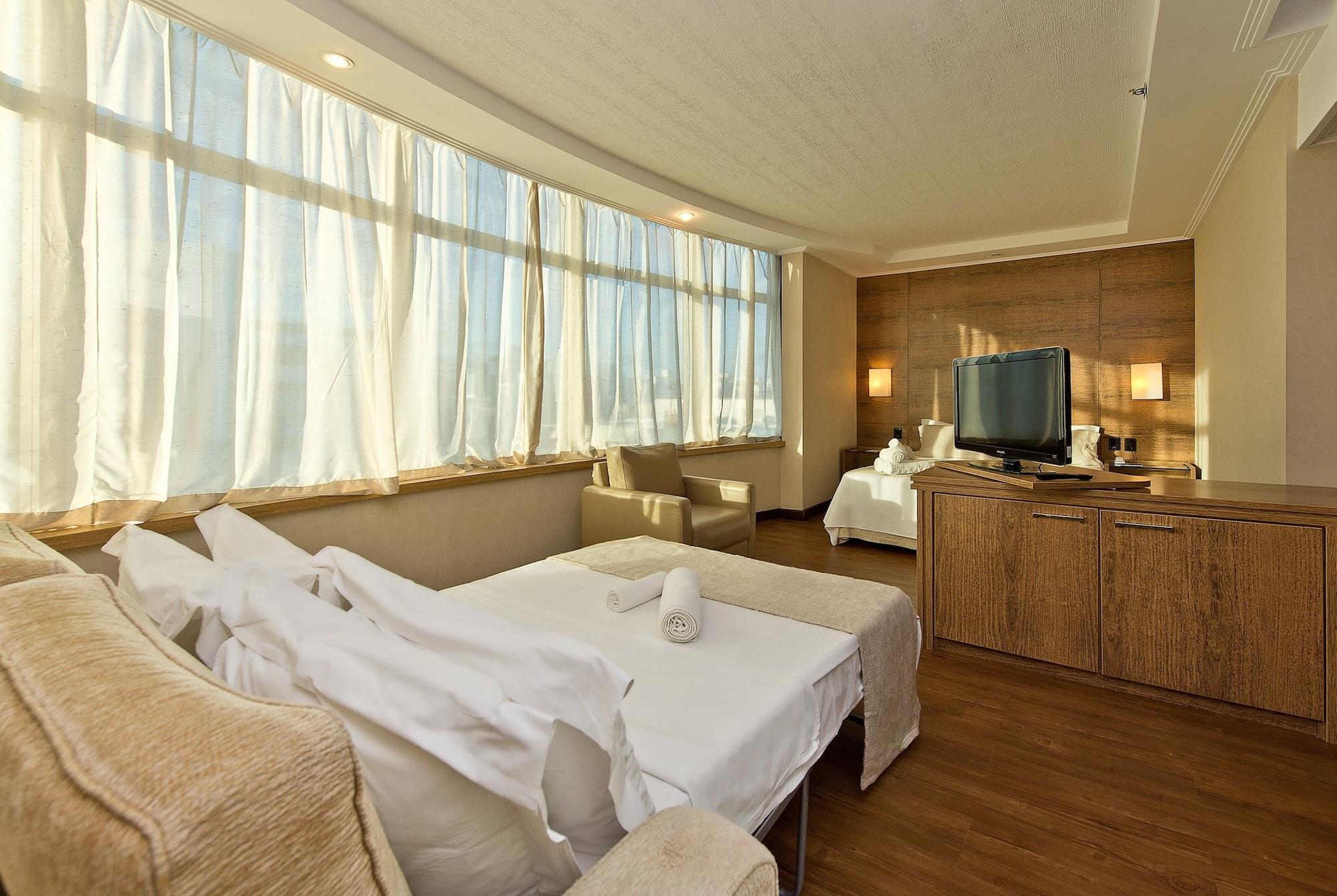 머제스틱 팰리스 호텔 Florianópolis 외부 사진 A room at the hotel