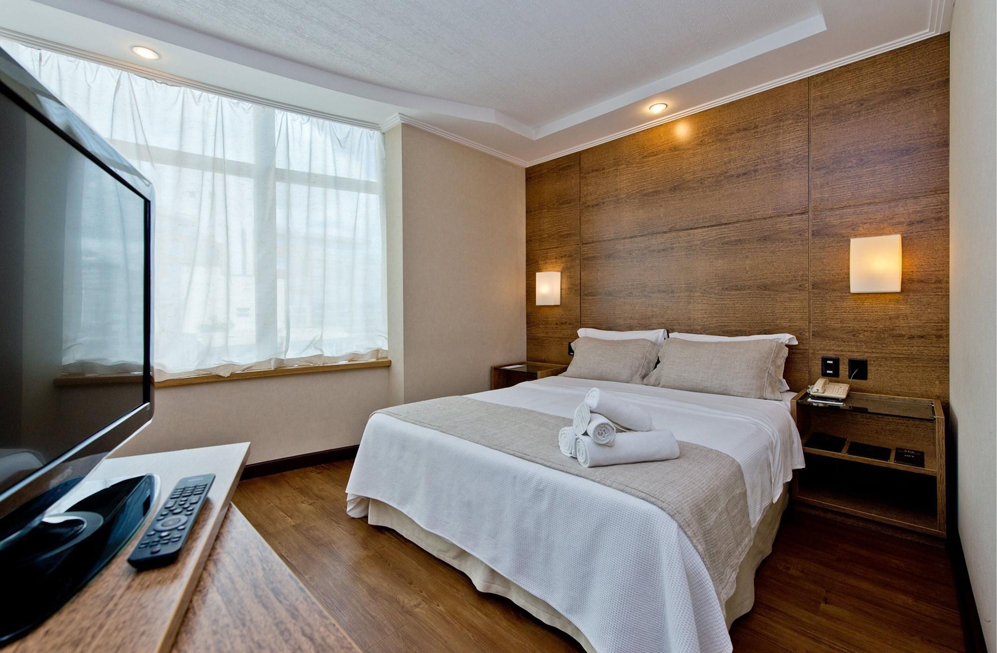 머제스틱 팰리스 호텔 Florianópolis 외부 사진 A room at the hotel