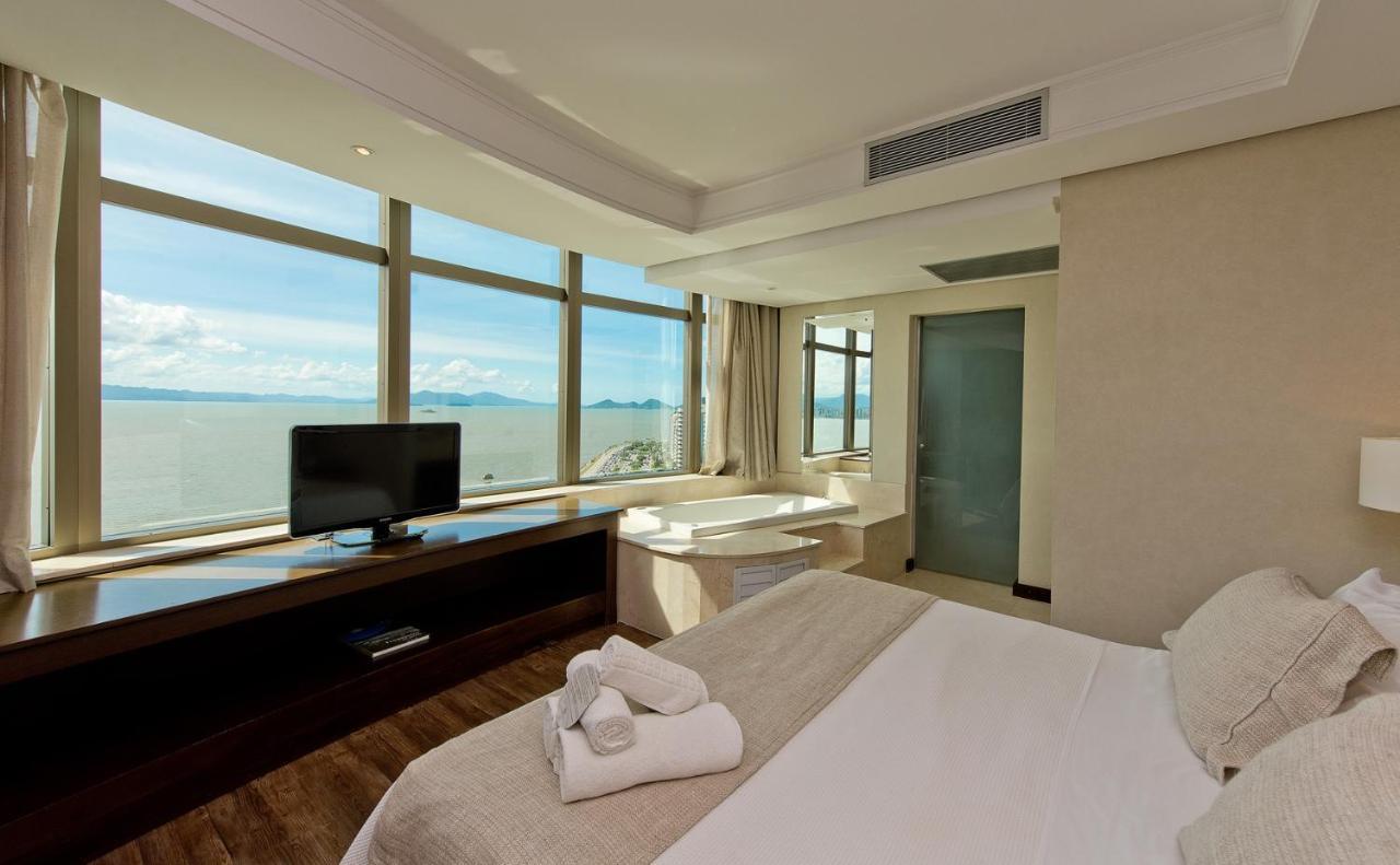 머제스틱 팰리스 호텔 Florianópolis 외부 사진 A room at the hotel