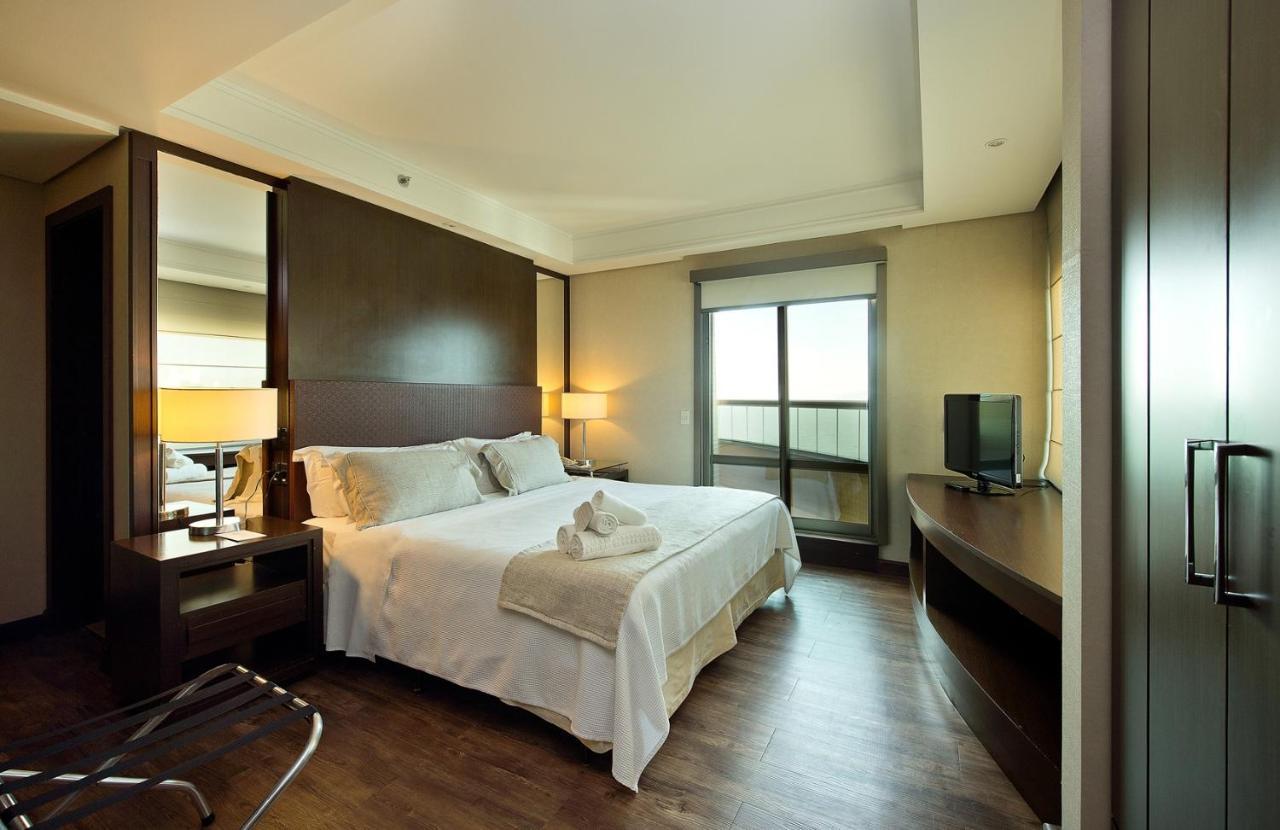 머제스틱 팰리스 호텔 Florianópolis 외부 사진 A bedroom at the hotel