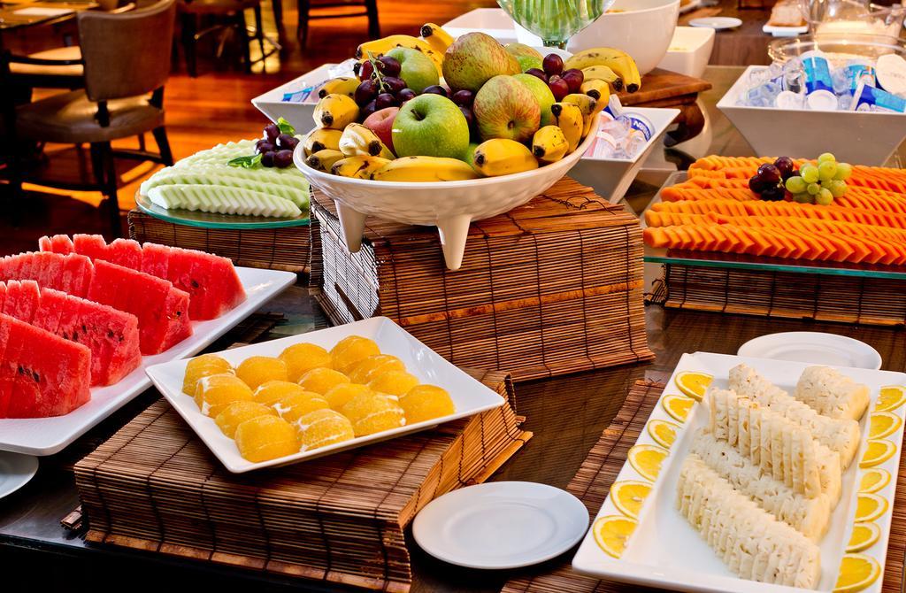 머제스틱 팰리스 호텔 Florianópolis 외부 사진 A fruit salad
