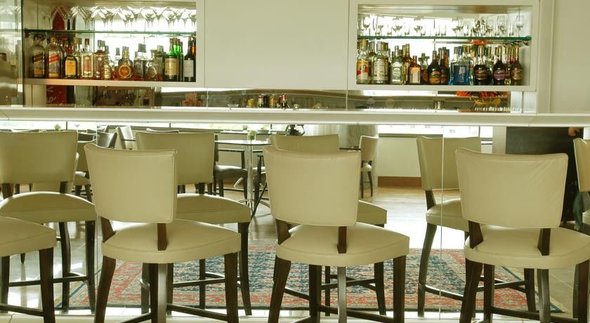머제스틱 팰리스 호텔 Florianópolis 외부 사진 The bar at the 2006 London Hilton on Park Street