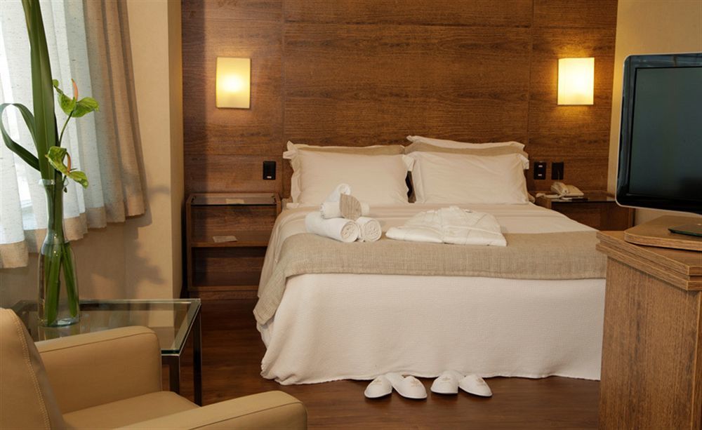 머제스틱 팰리스 호텔 Florianópolis 외부 사진 A bedroom at the hotel